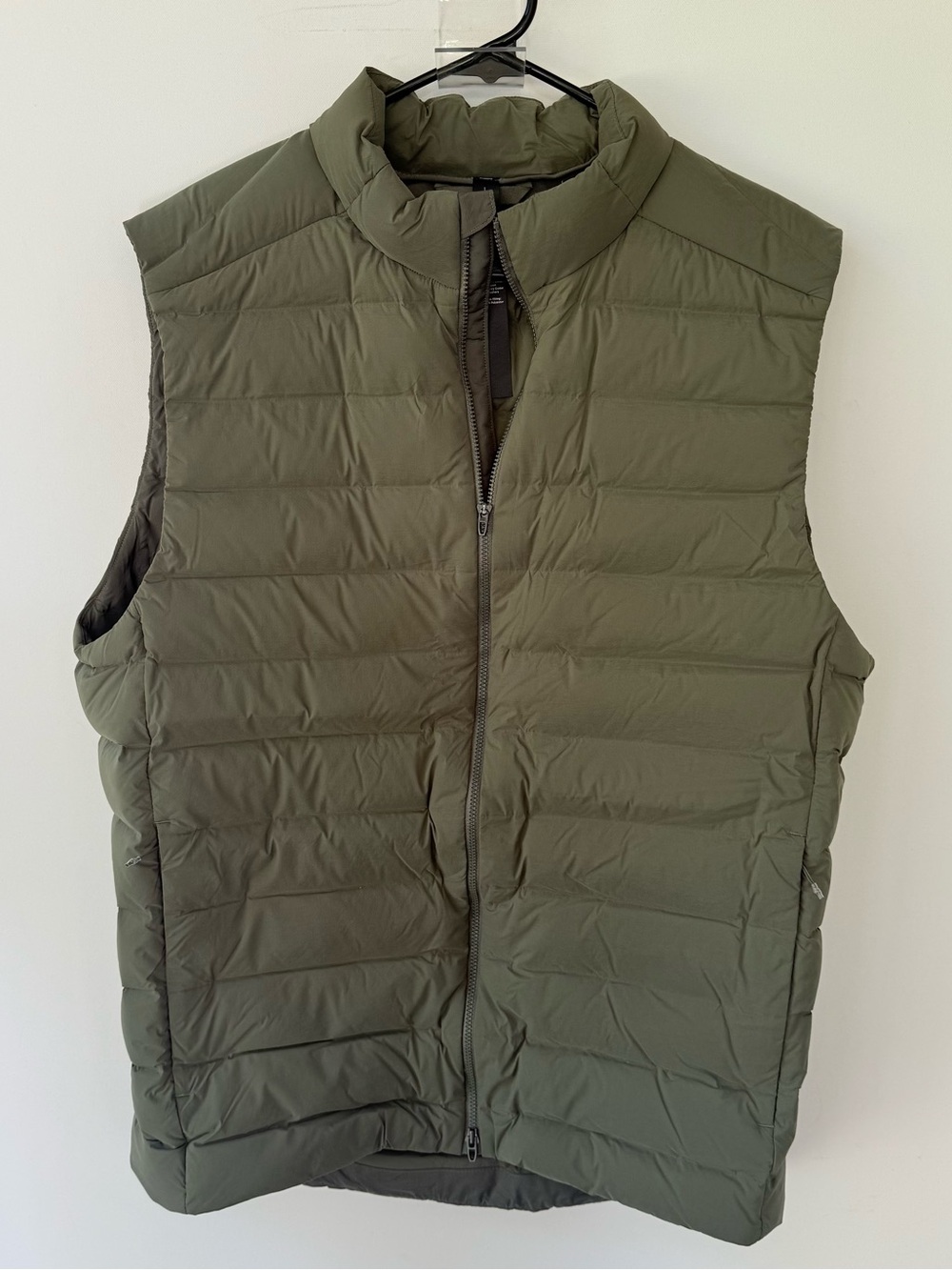 Lululemon Mens Navigation Stretch Down Vest
Medium Olive size large style M4A96S